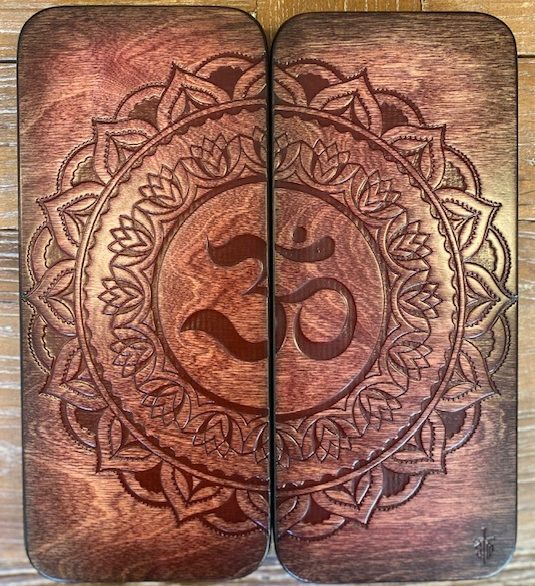 Sadhu lenta „Om” didelis 8,5 mm (išankstinis užsakymas)