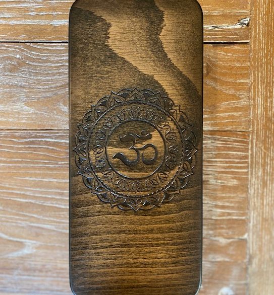 Sadhu lenta „Om” 12 mm (išankstinis užsakymas)